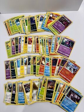 Lot 300 Mixed POKEMON Cards
